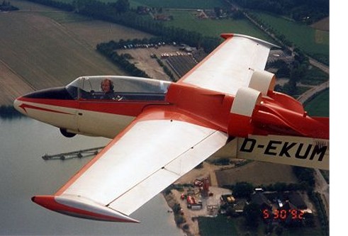 Die RW 3 D-EKUM im Flug